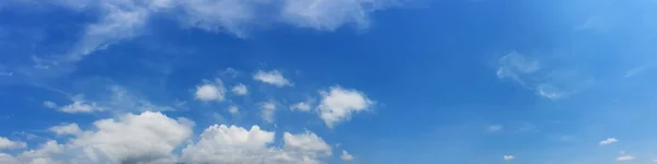 Panorama Céu Azul Com Nuvem Dia Ensolarado Bela Imagem Panorâmica — Fotografia de Stock