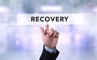 Bir düğme word kurtarma tuşuna basarak el ile iş adamı 