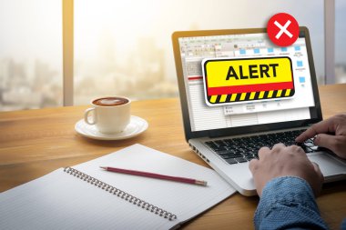 bilgisayar dikkat uyarı bağlantı kesintiye uyarı ve Atte
