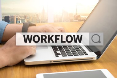  finansal raporlar ve bir dizüstü bilgisayar ile iş yerinde iş ekip eller