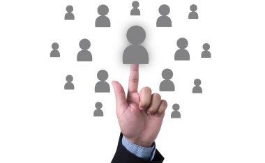  finansal raporlar ve bir dizüstü bilgisayar ile iş yerinde iş ekip eller