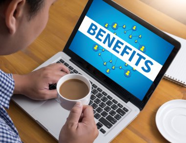 İş durumlarda iş adamı iş üstünde beyaz geniş, en iyi görüş