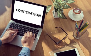 Eylem iş adamı iş beyaz geniş, üst üzerinde bakmak