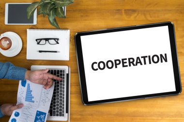 Eylem iş adamı iş beyaz geniş, üst üzerinde bakmak