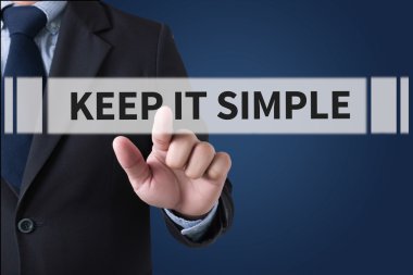 Finansal raporlar ve bir dizüstü bilgisayar, üstten görünüm ile iş yerinde iş ekip eller