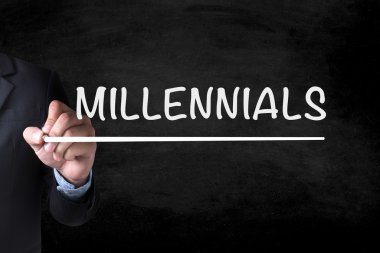 Finansal raporlar ve bir dizüstü bilgisayar, üstten görünüm ile iş yerinde iş ekip eller