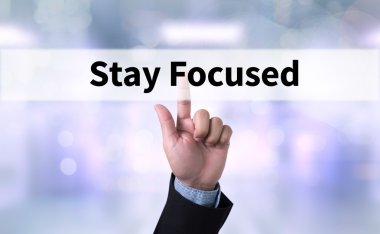 Finansal raporlar ve bir dizüstü bilgisayar, üstten görünüm ile iş yerinde iş ekip eller