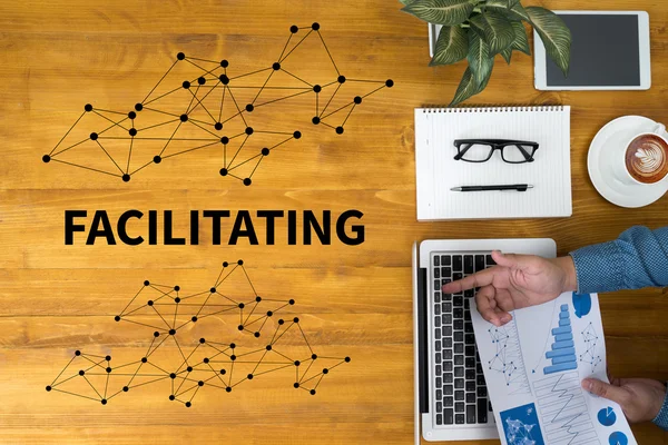 Eylem iş adamı iş beyaz geniş, üst üzerinde bakmak