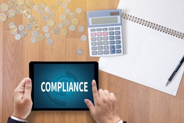 Online Reklam işadamı işadamı kullanım bir tablet bilgisayar tablet bilgisayar kullanın