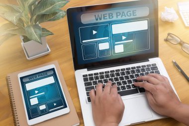 Web Tasarım Şablonu ve web sitesinin Di ile bilgisayarın yakın plan görüntüsü