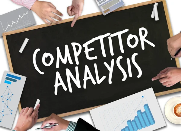 COMPETITOR ANALYSIS and Product life cycle Businessman plan — Stock Photo, Image