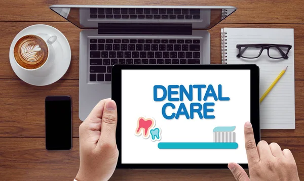 DENTAL CARE Tandvårdsklinik Logotyp, tandvårdssymboler — Stockfoto