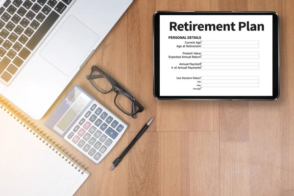 退職後の計画を退職計画融資責任税フォーム — ストック写真