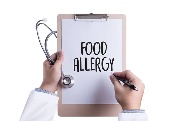 Концепція алергії на їжу. Алергічна їжа як мигдаль FOOD ALLERGY — стокове фото