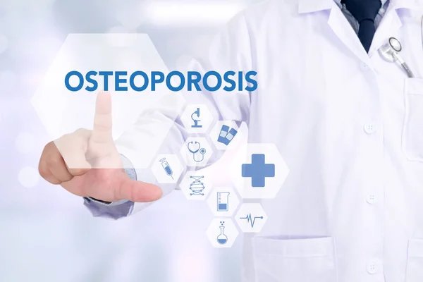 OSTEOPOROSIS Médico que trabaja con interfaz informática como médico — Foto de Stock