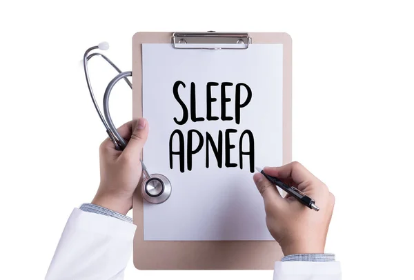 Apneia do sono usando CPAP, máquina SLEEP APNEA, diagnóstico sono — Fotografia de Stock