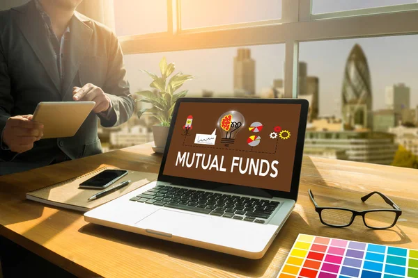 FONDI MUTUALI Concetto di finanza e denaro, Focus sui fondi comuni di investimento i — Foto Stock