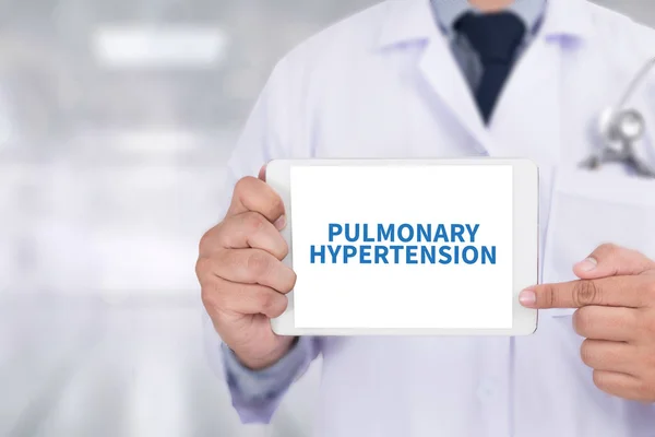 PULMONARY HYPERTENSION врач, работающий профессионально — стоковое фото