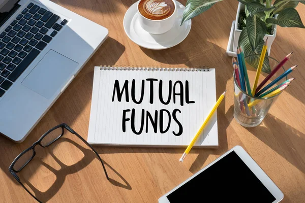 MUTUAL FUNDS Finance and Money concept , Focus on mutual fund i — Stock Photo, Image