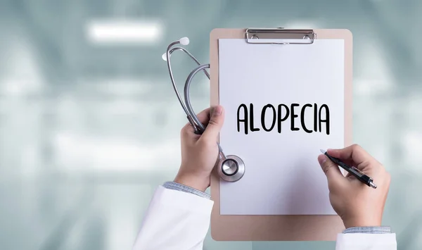 Alopecia mannelijk hoofd, alopecia lucht verlies haarverzorging geneeskunde kale tr — Stockfoto