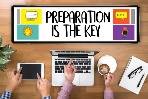 PREPARAÇÃO E PREPARAÇÃO É O PRINCIPAL plano, preparar, executar — Fotografia de Stock