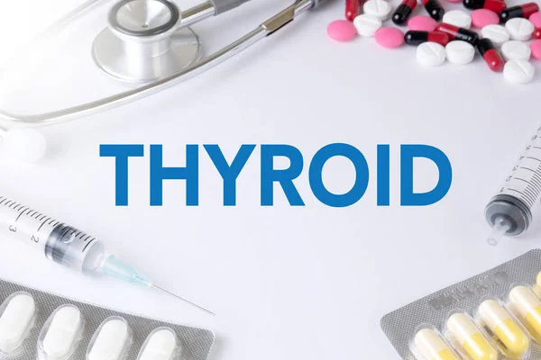 Tiroid bezi ve trakea düzeni gösterilen, sağlık ve tıp — Stok fotoğraf