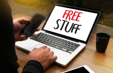 Ücretsiz şeyler adam el notebook ve diğer Ofis donatım