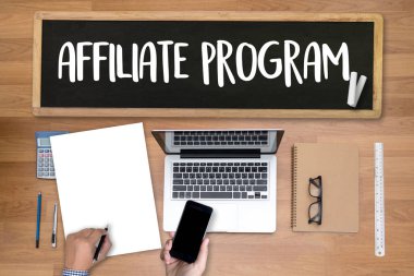 Ortaklık programı düşünceli erkek kişi dijital ortama arıyorsunuz 