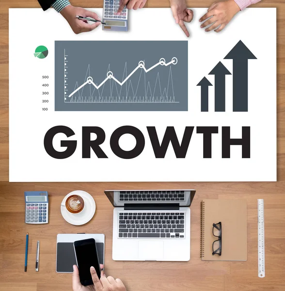 Üzletember siker növelése növekedést javítja a készségek és a Mak — Stock Fotó