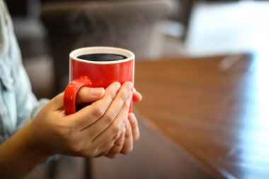 Kırmızı fincan kahve vintage ahşap üzerine. Üstten Görünüm, ahşap tabl Kupası