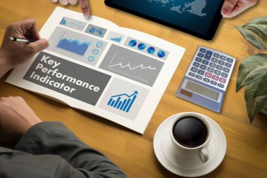 KPI kısaltma (anahtar performans göstergesi) planı işadamı el wo