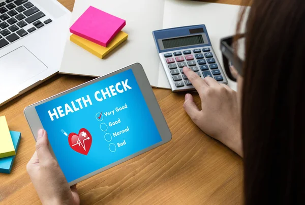Digital Health Check Healthcare Conceito médico trabalhando com comp — Fotografia de Stock