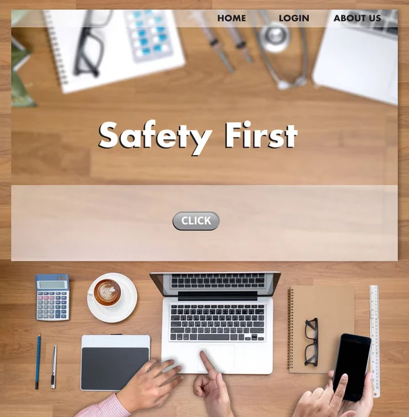 Safety first warning concect schützt die Aufmerksamkeit sorgfältige Sicherheit — Stockfoto