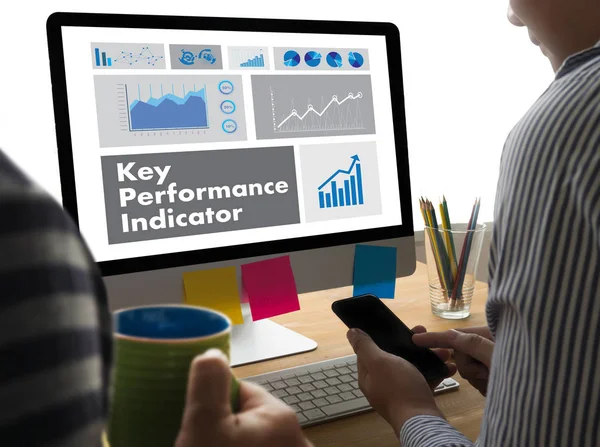 KPI acronimo (Key Performance Indicator) Piano uomo d'affari mano wo — Foto Stock