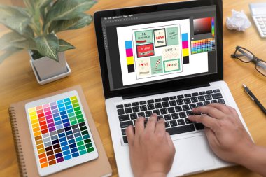 Yaratıcı tasarımcı grafik iş başında. Renk renk örneği örnekleri, Illustr