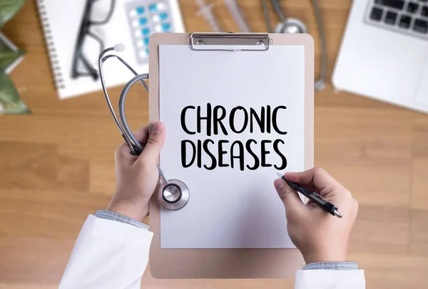 CHRONIC DISEASES Охорона здоров'я сучасна медична концепція Доктор — стокове фото