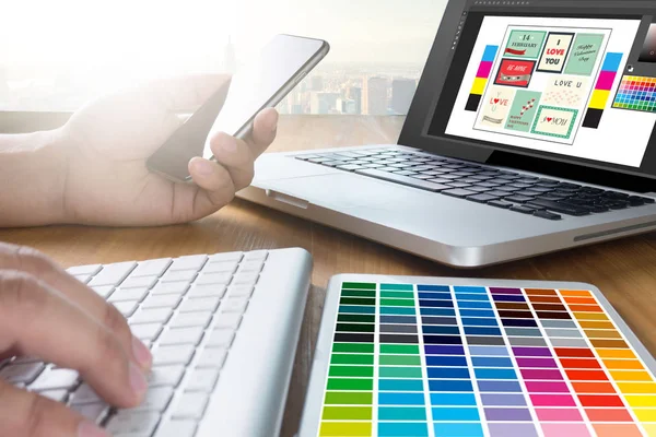 Kreativ Designer Graphic på jobbet. Color swatch prover, Illustr — Stockfoto