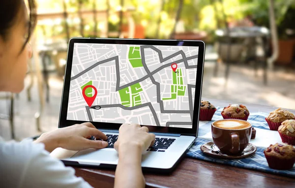 GPS kaart voor het routeren van de doellocatie, stratenplan met Gps pictogrammen, — Stockfoto
