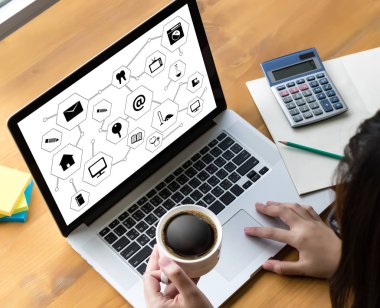 akıllı telefon, laptop, online banka ödeme communic kullanan kişiler