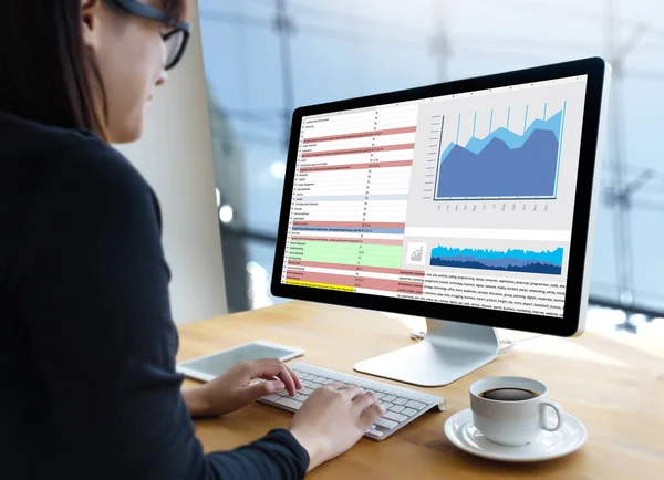 Arbeta hårt Data Analytics statistik Information Business teknolo — Stockfoto