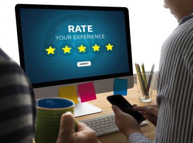 Beş yıldızlı rating inceleme tutan işadamı puanı artırmak veya 