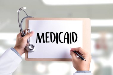 Sağlık sigortası ve Medicaid ve stetoskop.