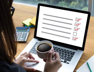 Online veren anket ve sonuçları analiz keşif iş adamı 