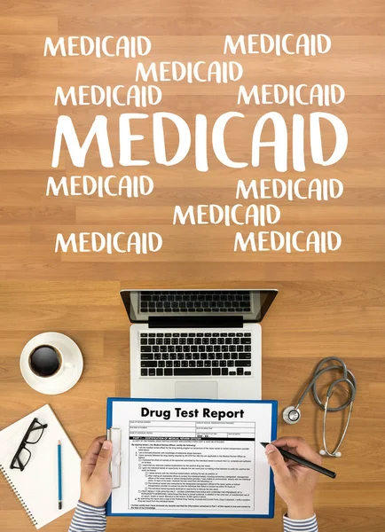 Assicurazione medica e Medicaid e stetoscopio . — Foto Stock