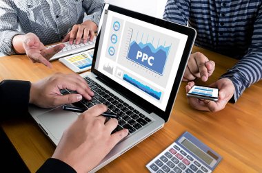 PPC - Click başına Ödeme konsepti İş adamı çalışma konsepti
