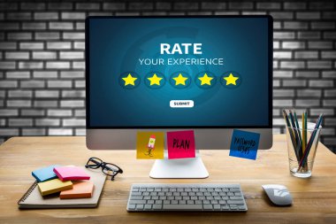 Beş yıldızlı rating inceleme tutan işadamı puanı artırmak veya 