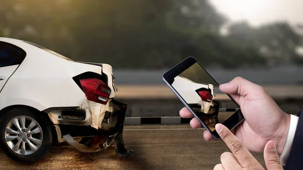 Unfall auf der Straße, beschädigte Autos fotografieren Autounfall — Stockfoto