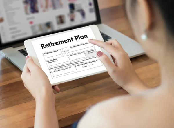 Plan de jubilación tiempo para ahorrar dinero para el concepto de jubilación — Foto de Stock