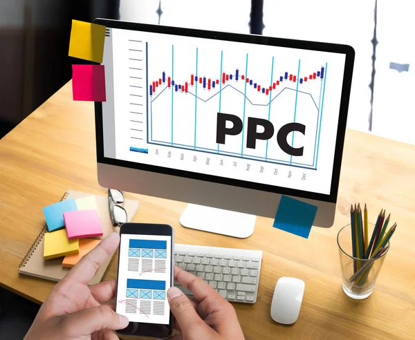 PPC - Concepto de pago por clic Concepto de trabajo del empresario —  Fotos de Stock