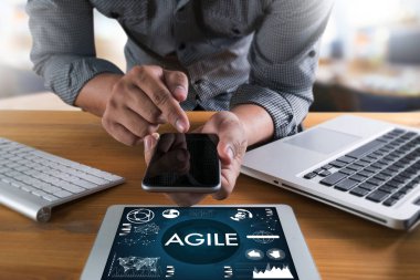 Çevik çeviklik çevik hızlı hızlı kavramı işadamı çalışma 